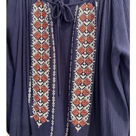 Solitaire 1X Navy Blue Peasant Style Top With Emrboidery - Picture 6 of 7